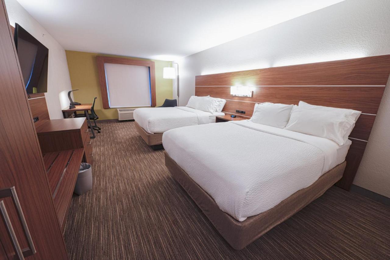 Standard Queen Room with Two Queen Beds